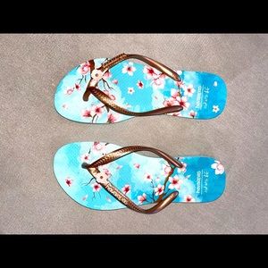 Havaianas sakura size woman’s 7/8 great condition pretty pink flower so cute
